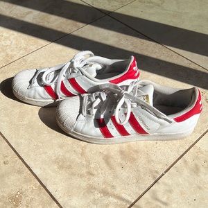 Superstar Adidas Sneakers Red Stripe